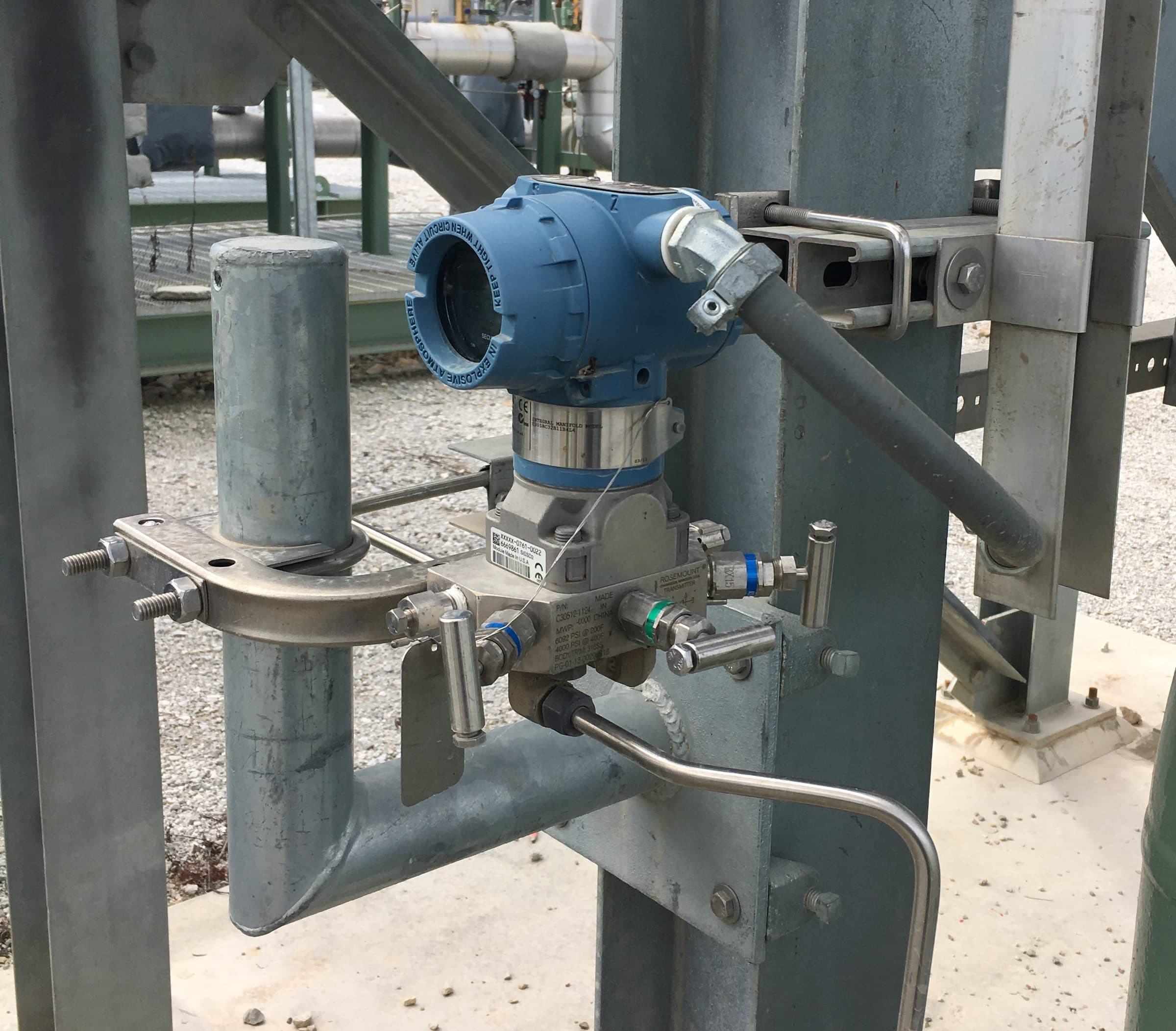 Pressure transmitter beam-mounted to structural steel with impulse tubing at a process plant
